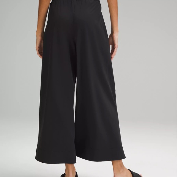 NWT Lululemon Stretch Woven Wide Leg High Rise Crop Pants - Picture 3 of 10